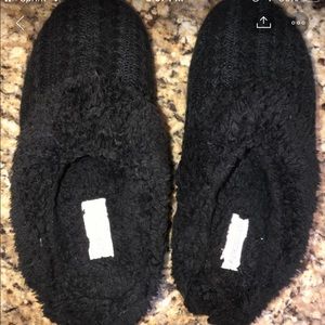 Super cute black slippers